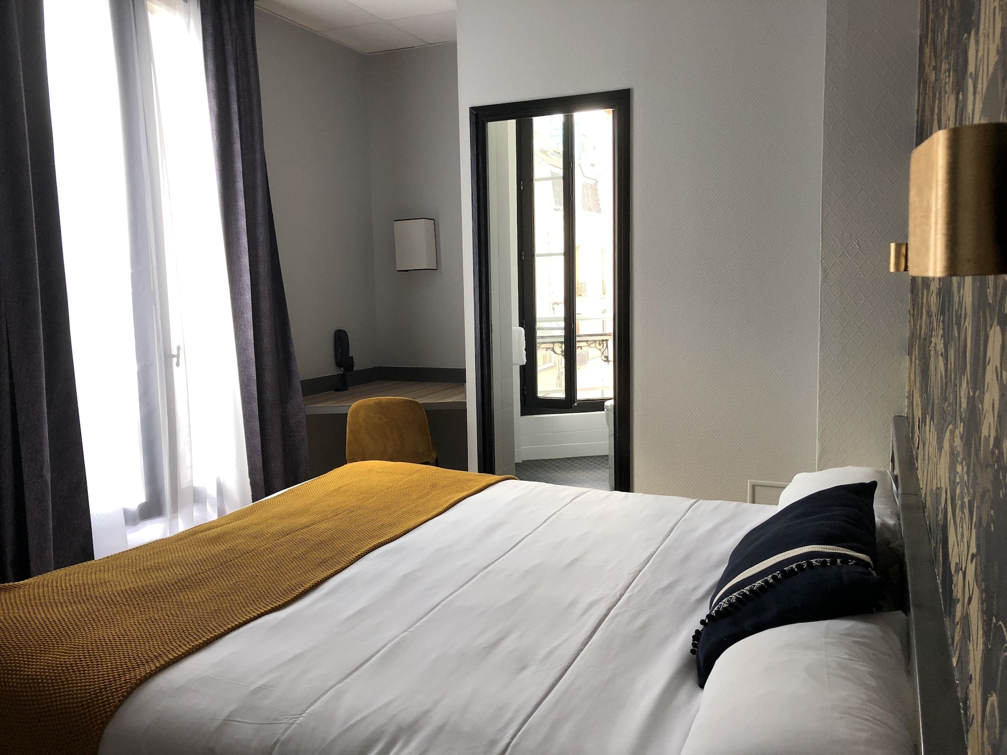 PRIVILEGE, DOUBLE BED