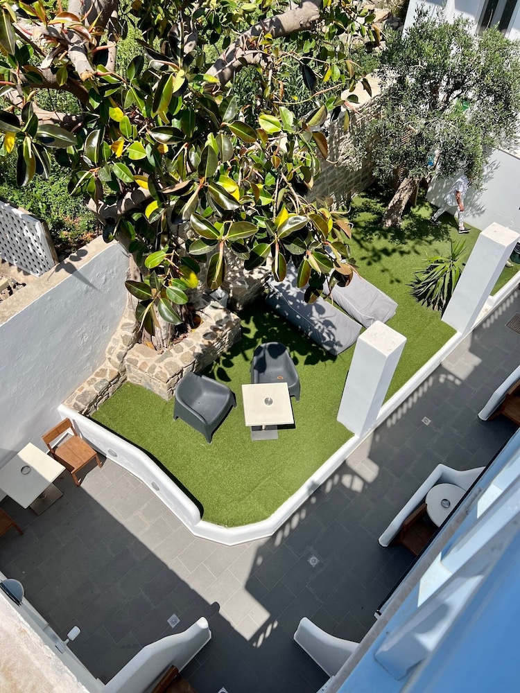 Matogianni Hotel 43/48