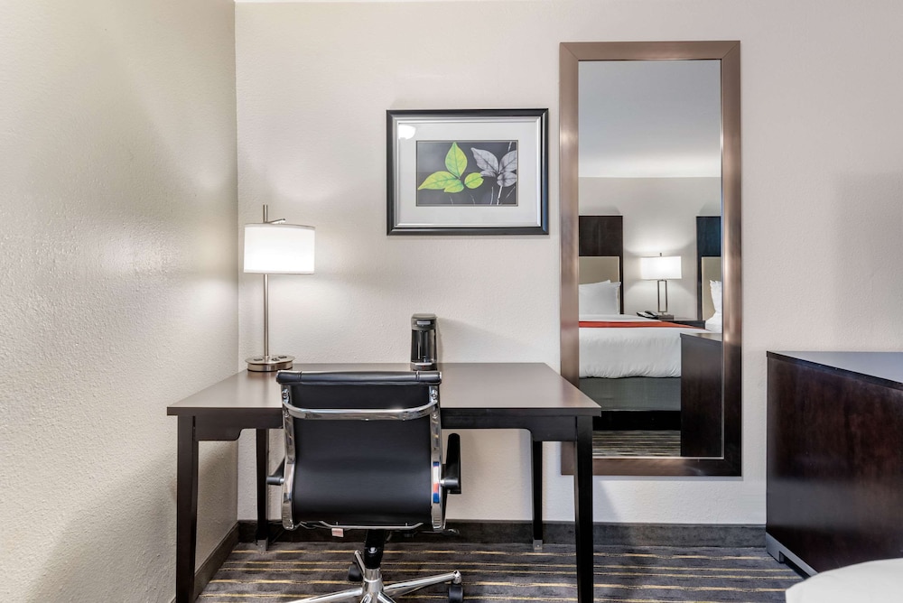 Comfort Inn and Suites Tigard near Washington Square 34/35
