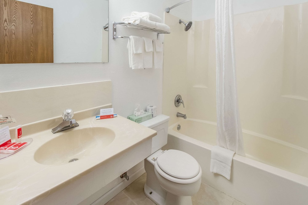 Econo Lodge Alliance 58/60