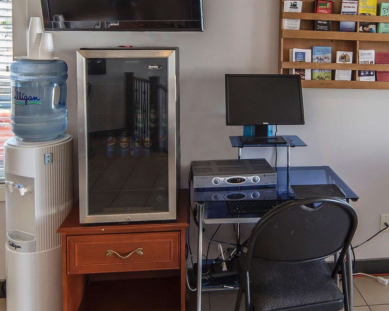 Econo Lodge Inn & Suites Drumheller 8/10