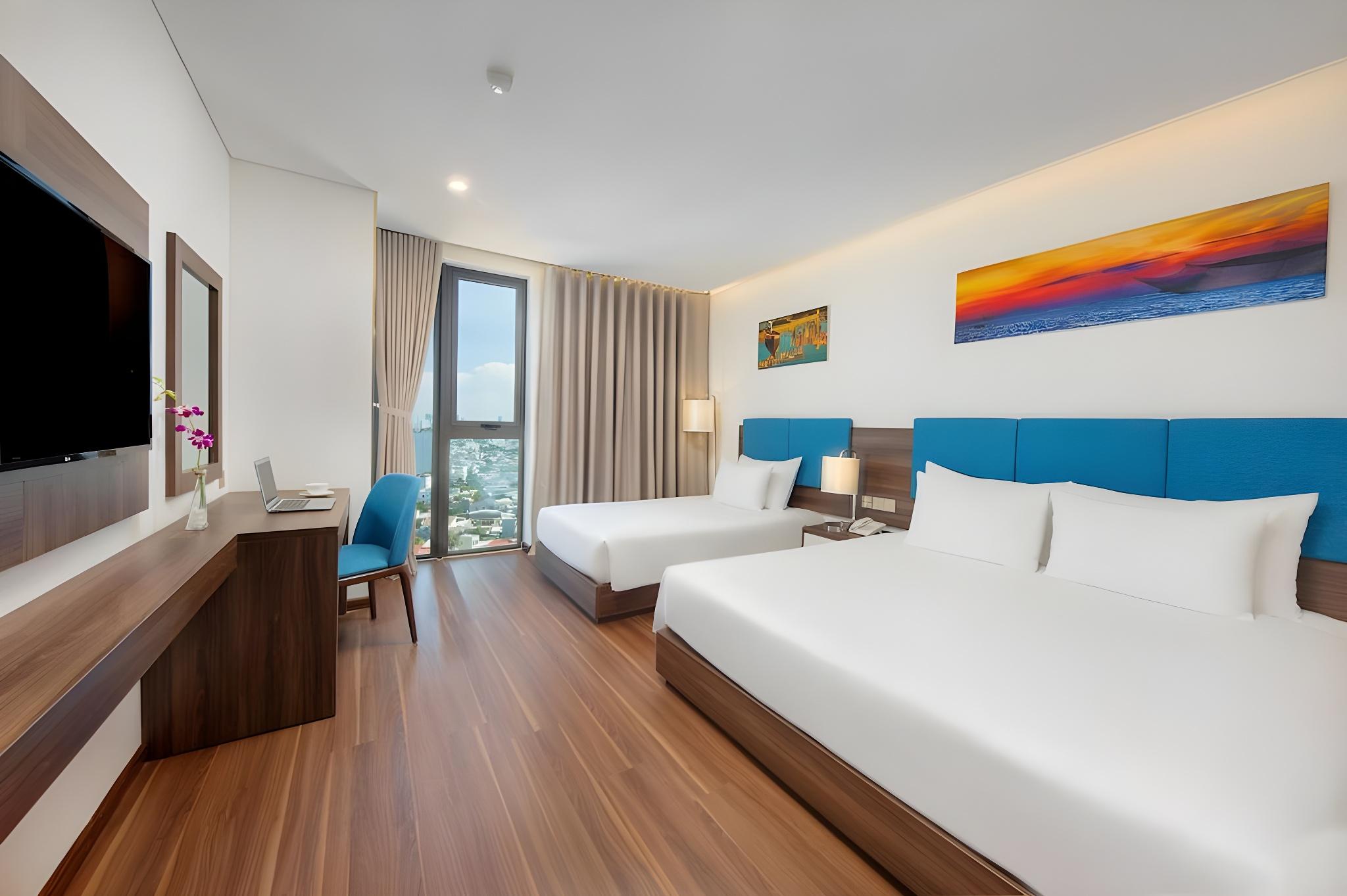 Deluxe, Triple, 2 Double Beds, City View