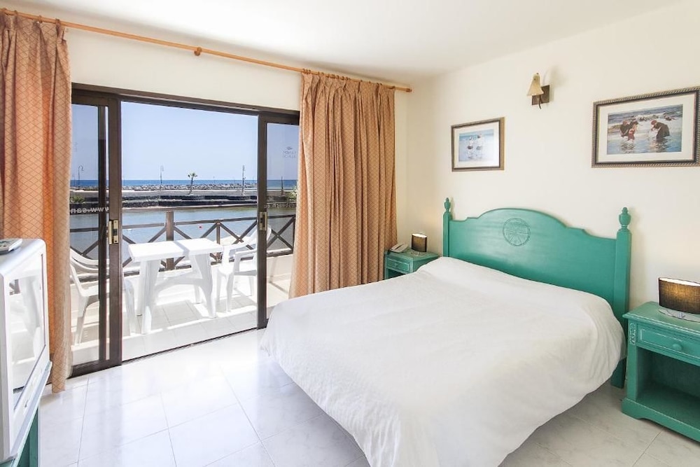 Sands Beach Resort 27/68