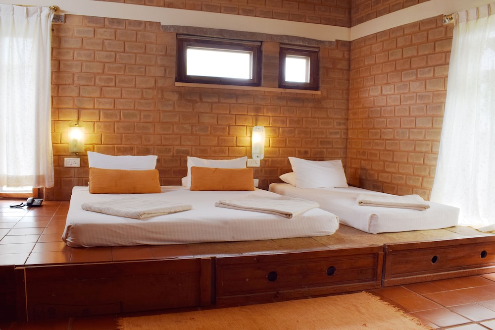 DELUXE, DOUBLE BED