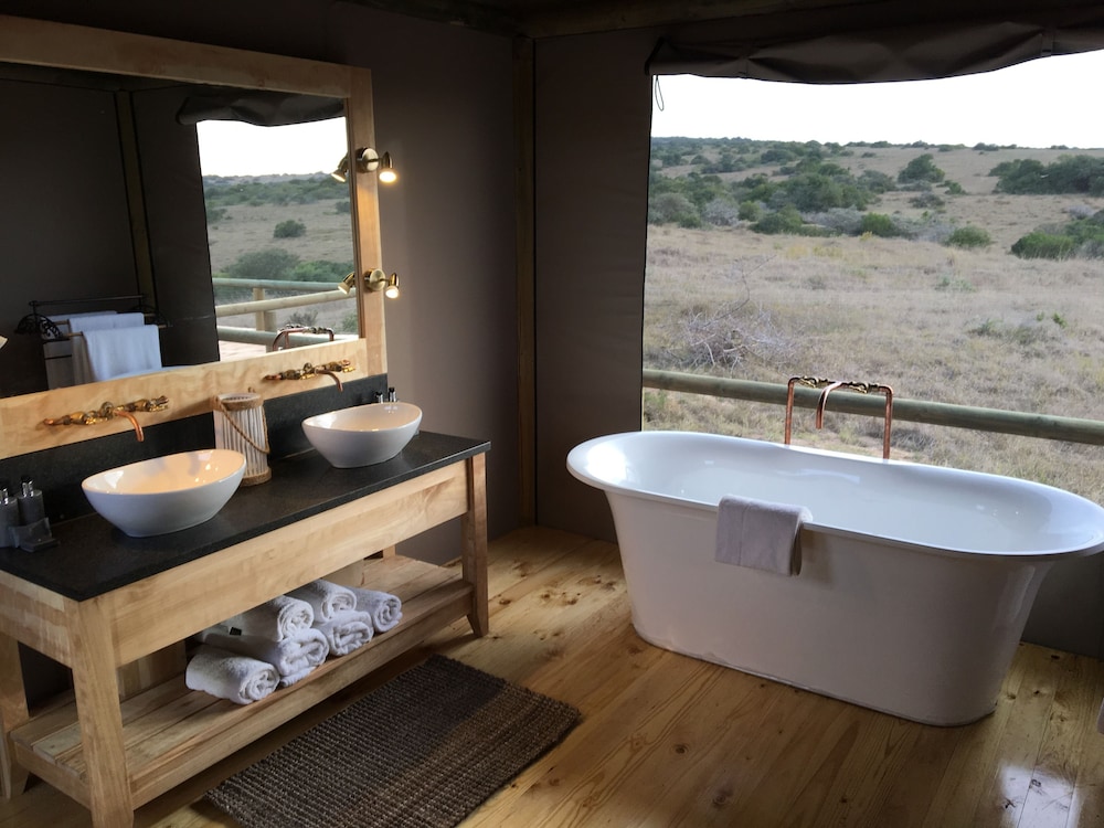 Hlosi Game Lodge 72/73