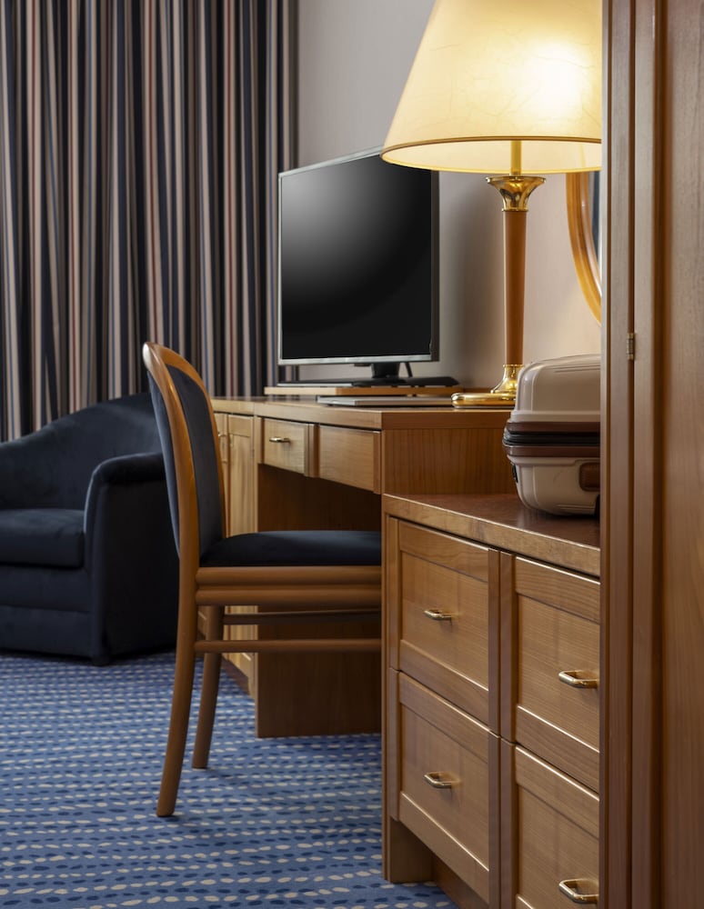MARITIM HOTEL MAGDEBURG 66/73