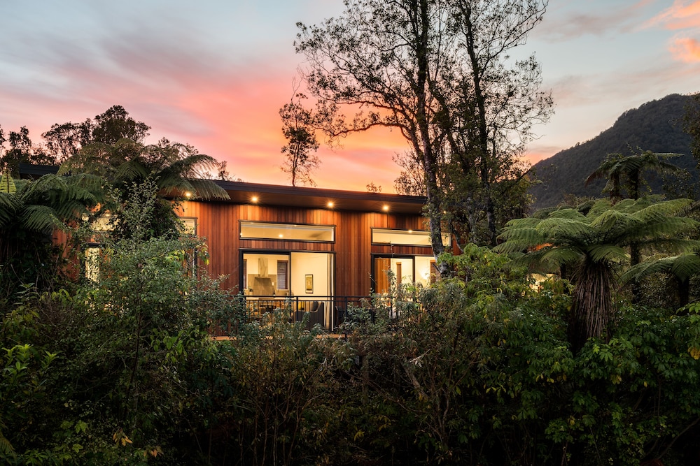 Rainforest Retreat 9/81