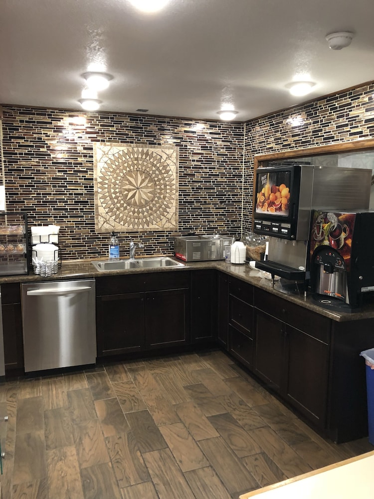 Americas Best Value Inn & Suites-Sidney 6/37