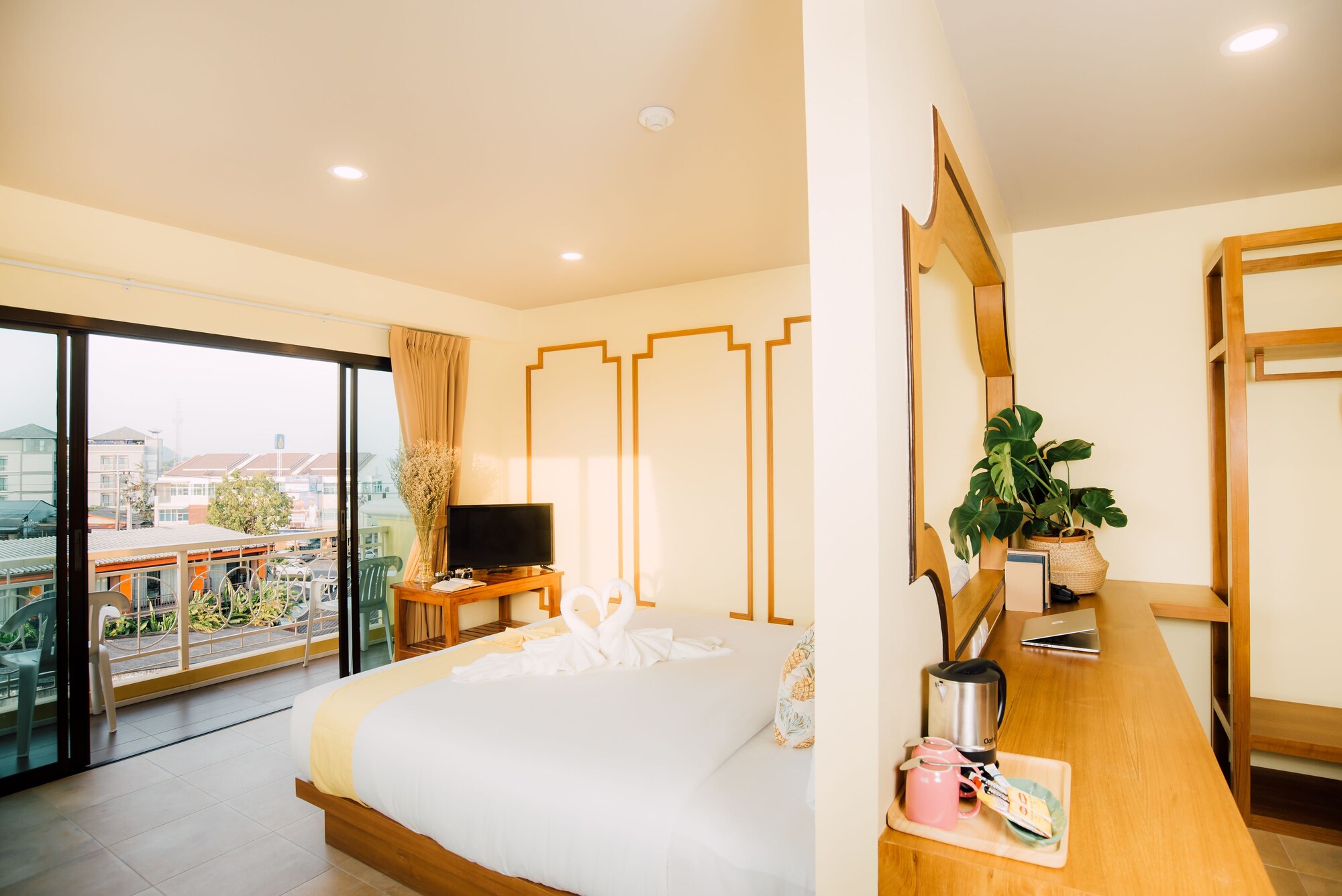 Space, Deluxe, King Bed, Town View، ROYAL PINEAPPLE HOTEL a welcome to wealth and good fortune 2/10