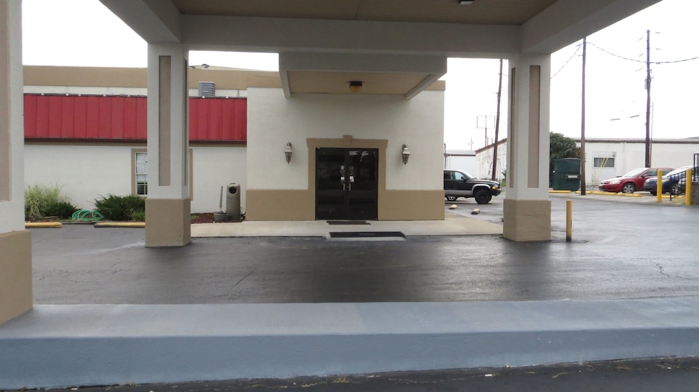 Travelodge by Wyndham Richmond Kentucky 26/35