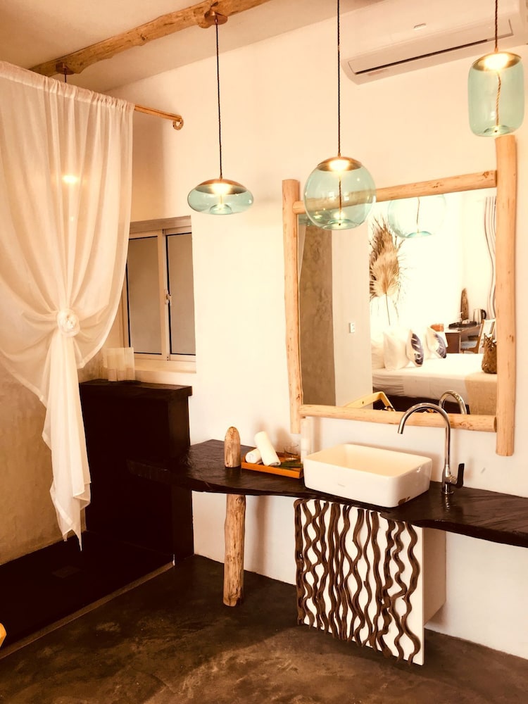 Bliss Praslin Seychelles 48/68