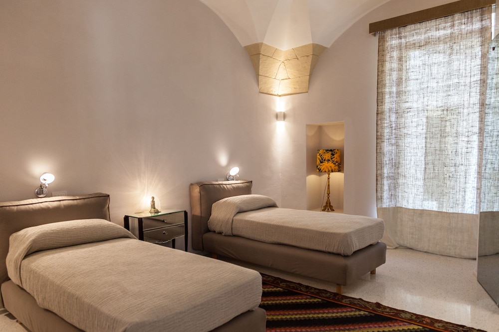 Dimora Storica Muratore Luxury Rooms 16/47