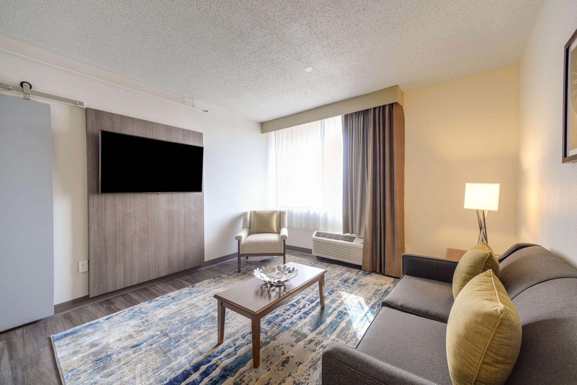 St. Louis Airport Hotel 24/44