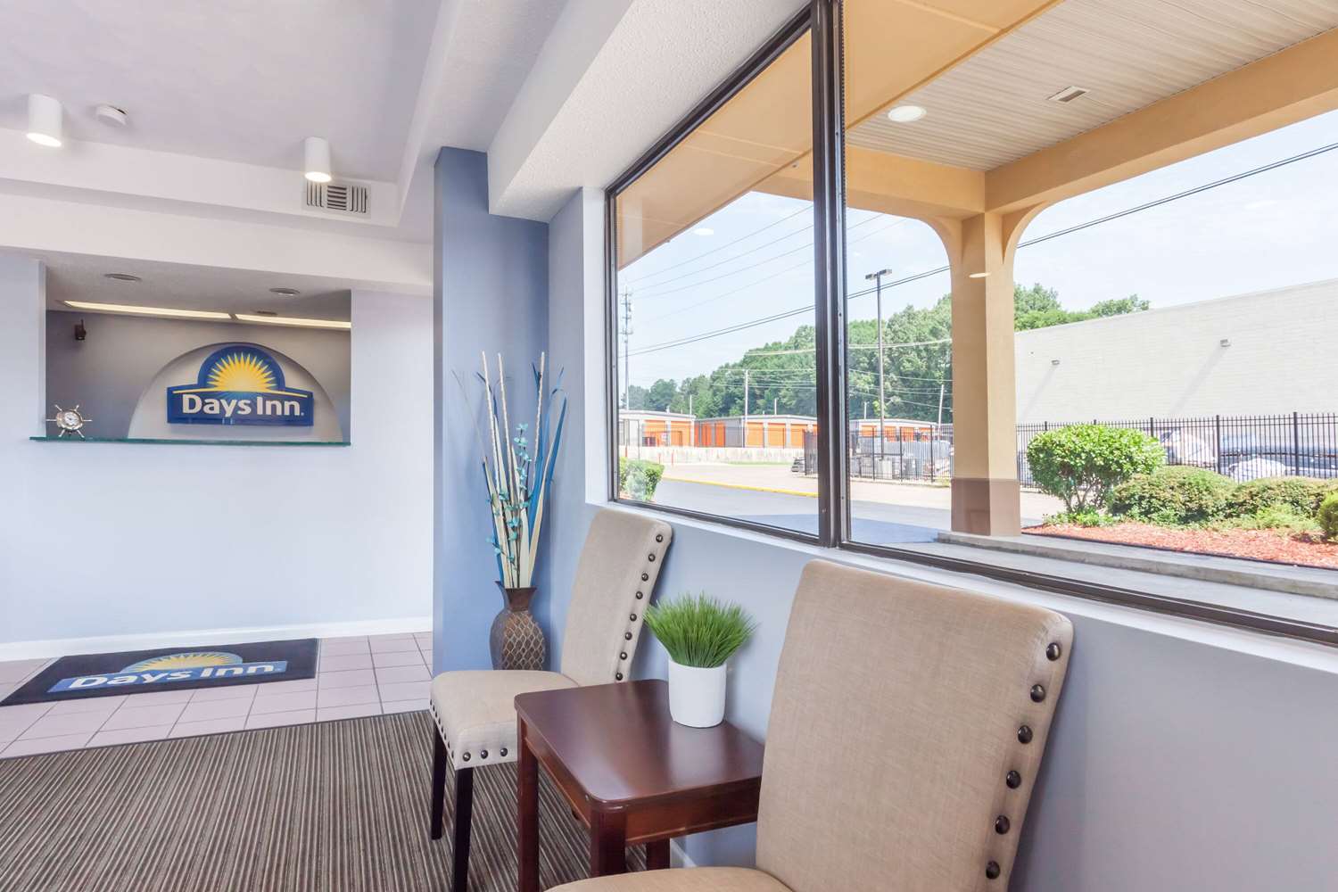 Days Inn by Wyndham Clinton 14/18