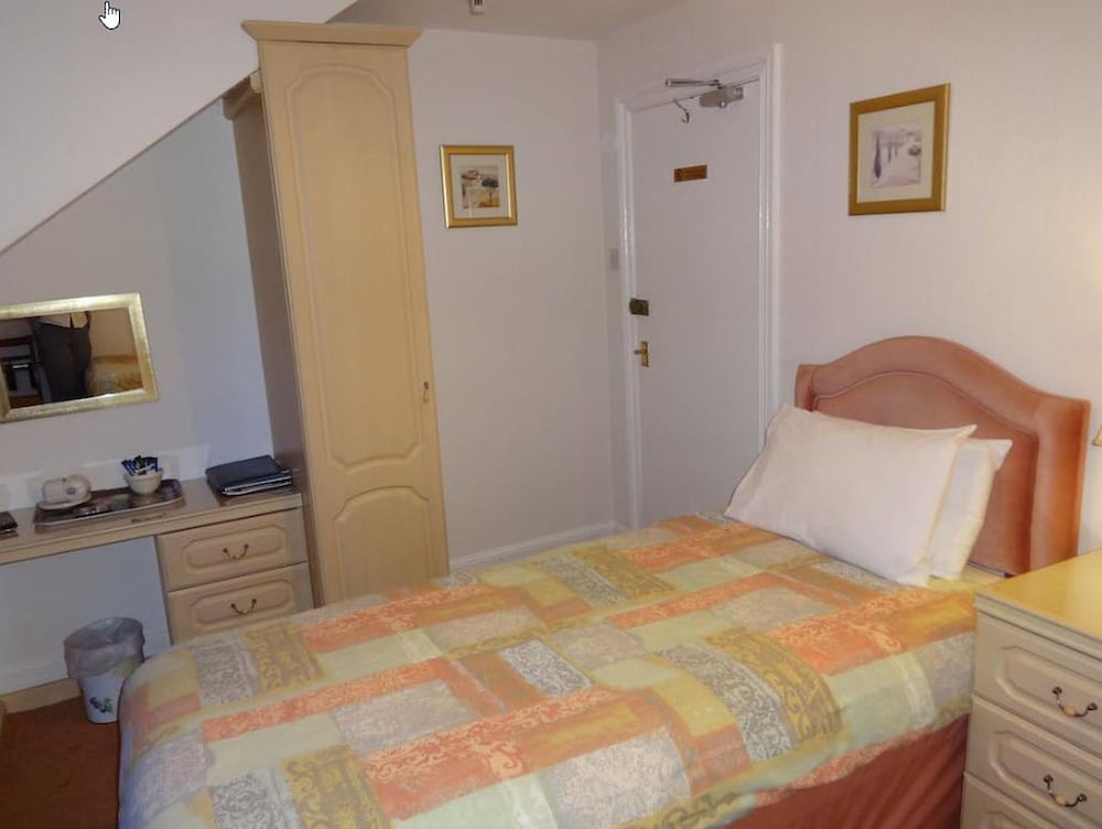 Room, Twin Beds, External Bathroom