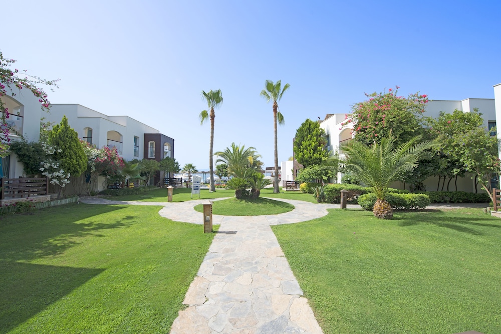 Costa Luvi Hotel 19/26