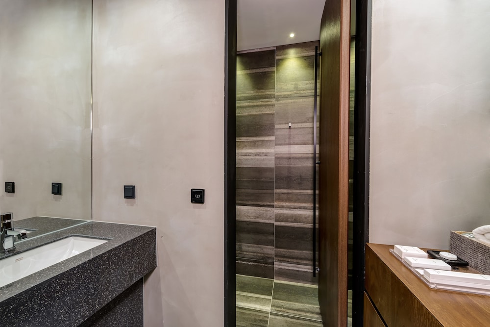 HOTEL THE DESIGNERS KONDAE 14/71