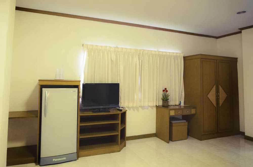 The Residence Hotel 32/39