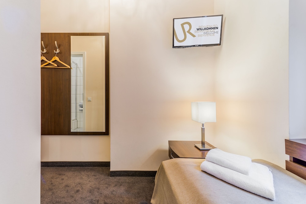 Upper Room Hotel 44/73