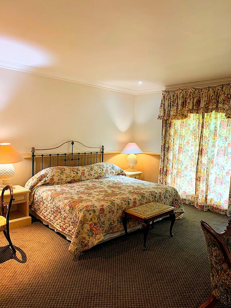 Sherwood's Country House 11/50