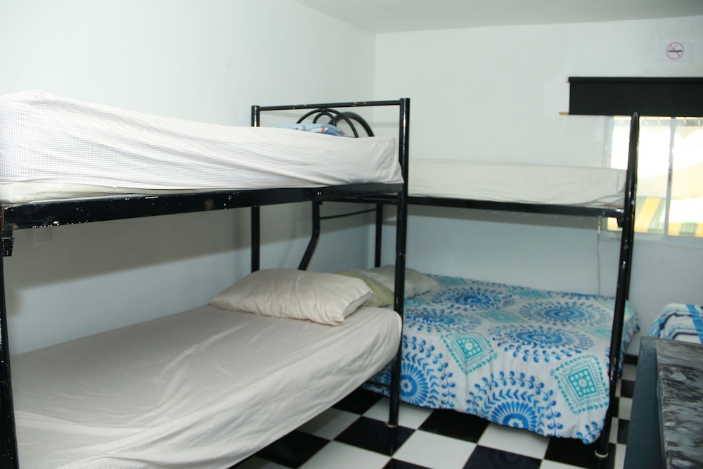 Aarony House Hotel 13/50