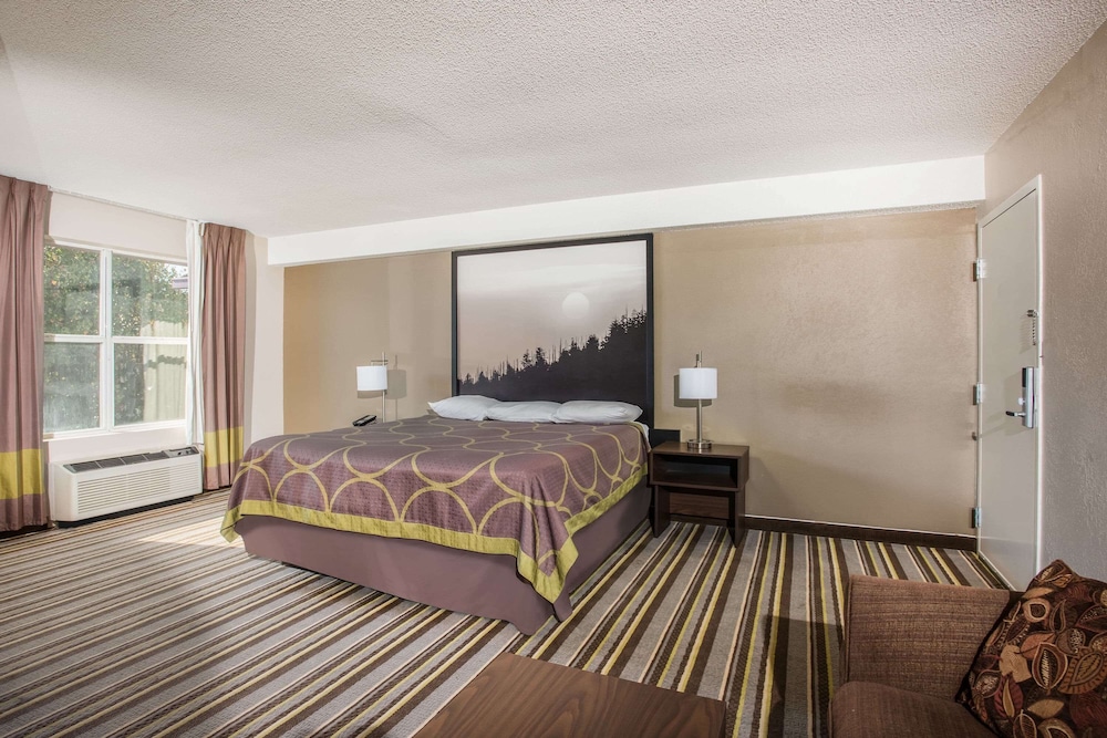 Super 8 By Wyndham Sevierville Riverside 9/45