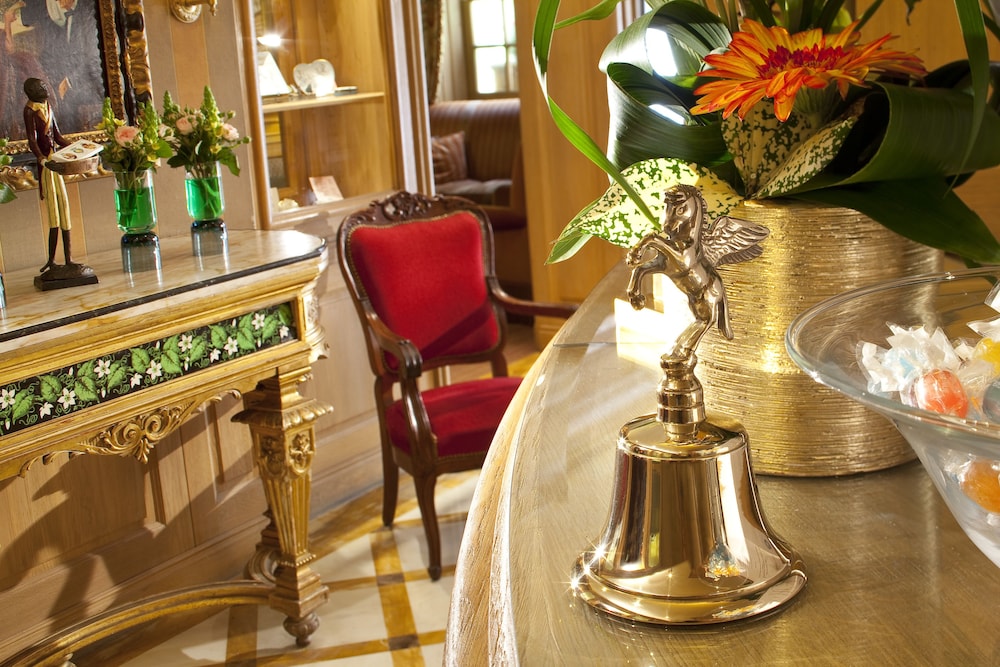 Hotel Chambiges Elysees 39/43