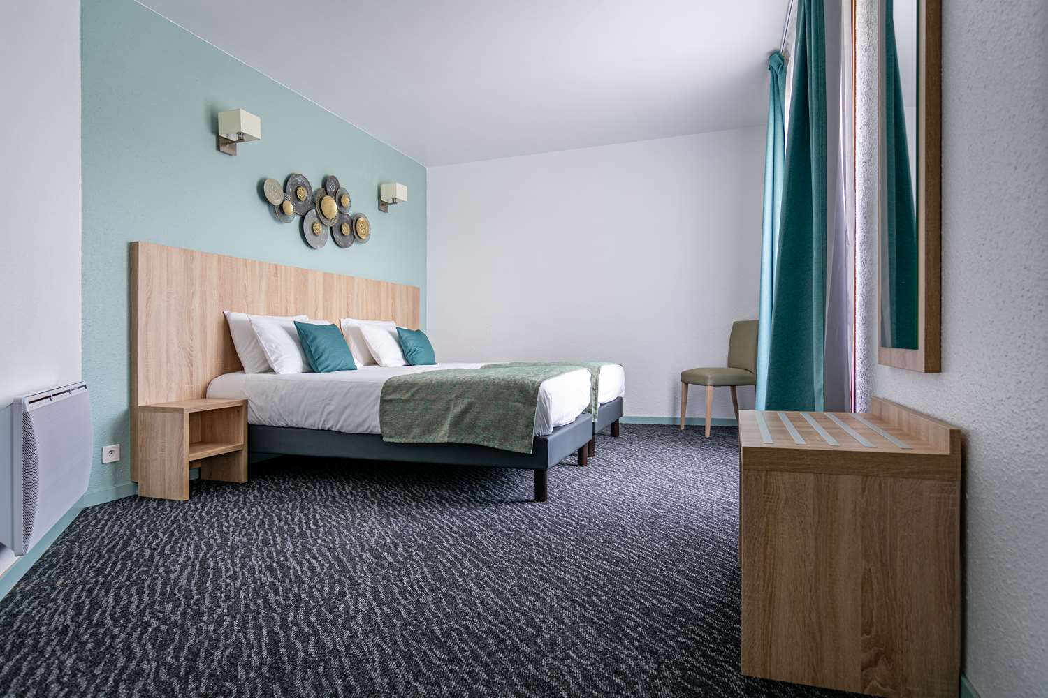 Family, King and Twin Beds, Bathtub