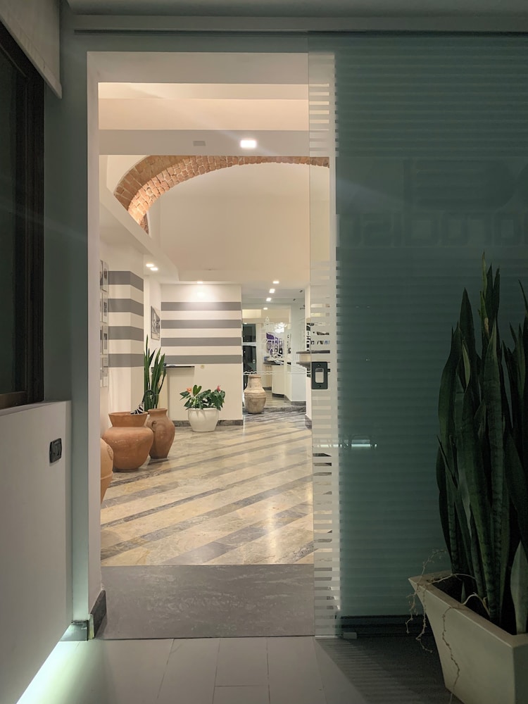 Hotel Paradiso 5/51
