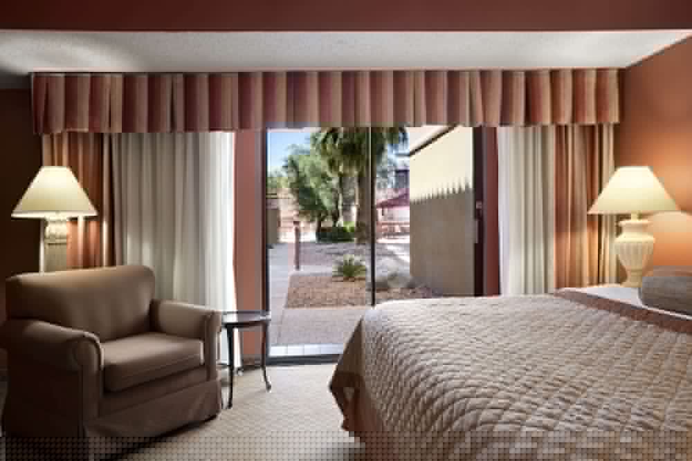 Wyndham El Paso Airport Hotel and Water Park 18/39