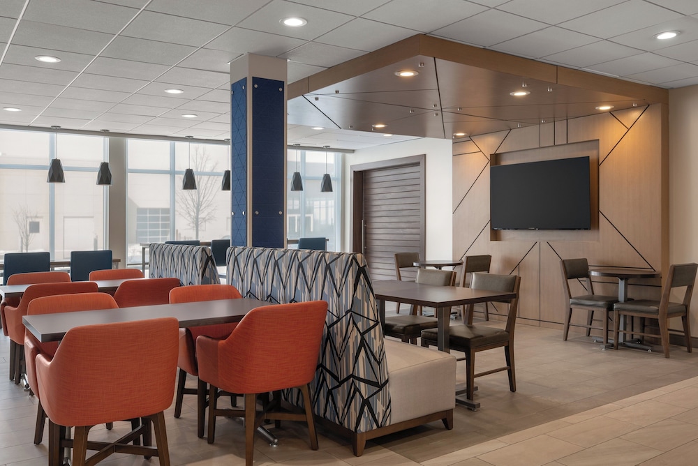 Holiday Inn Express & Suites Muncie Northwest by IHG، مونسي 46/50