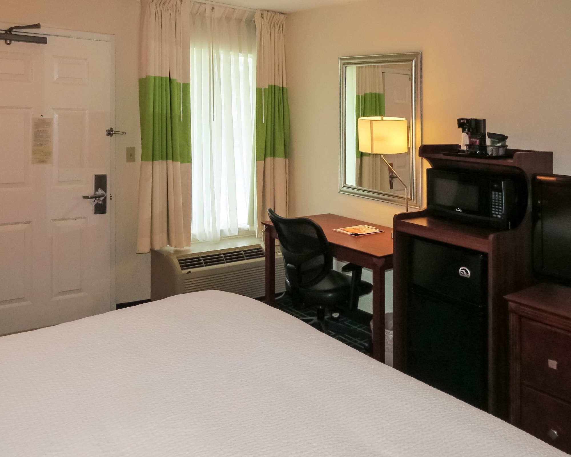 غرفة قياسية بسرير كينج، Quality Inn Cranberry Township 3/4