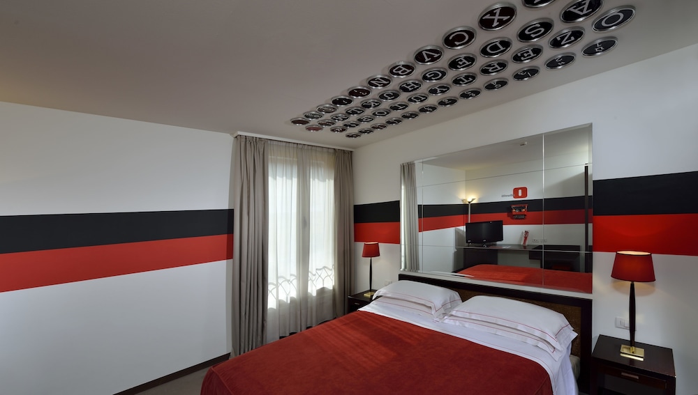 Phi Hotel Bologna 12/71