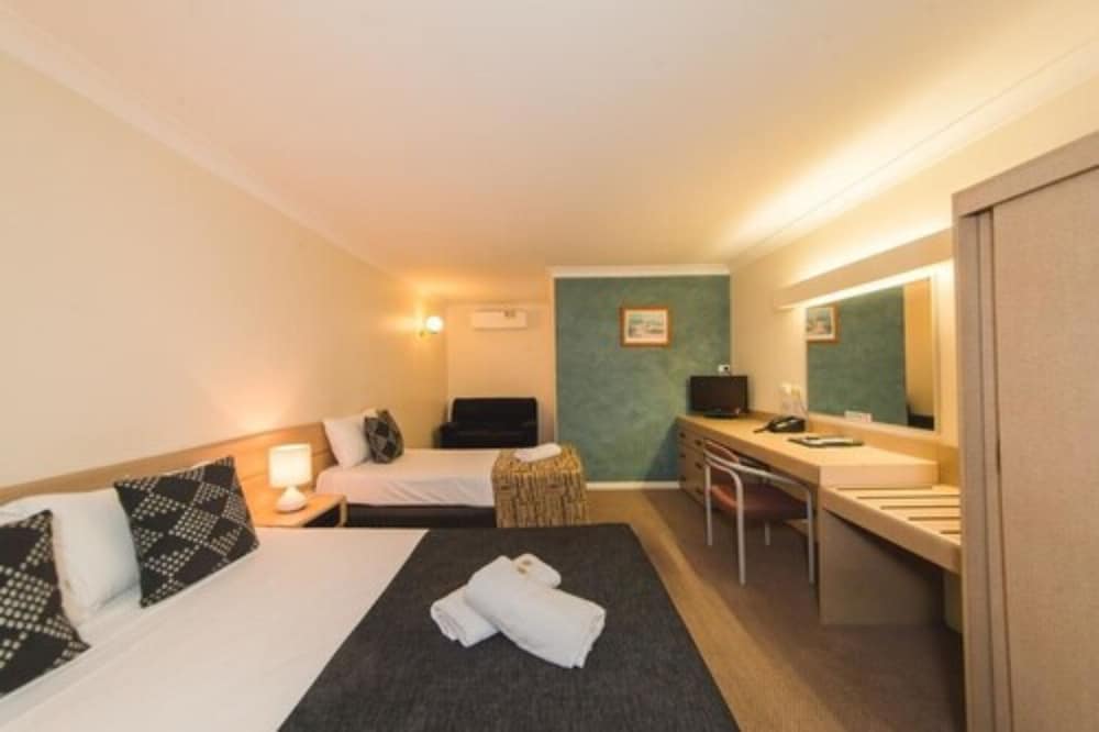 Hampton Villa Motel (ex.Comfort Inn Rockhampton) 54/71