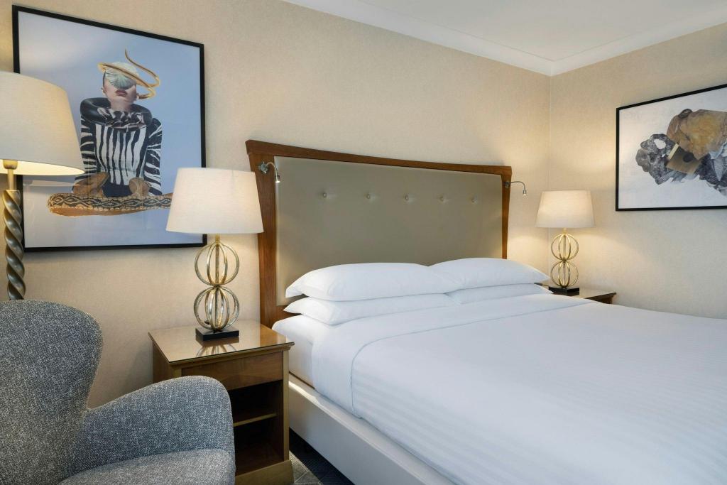غرفة سوبيريور بسرير كينج، Delta Hotels by Marriott Swindon 3/5