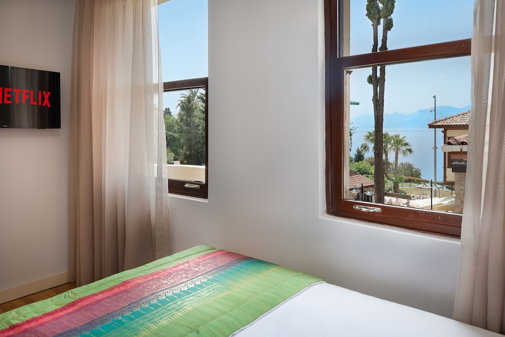 Mono Hotel 24/49