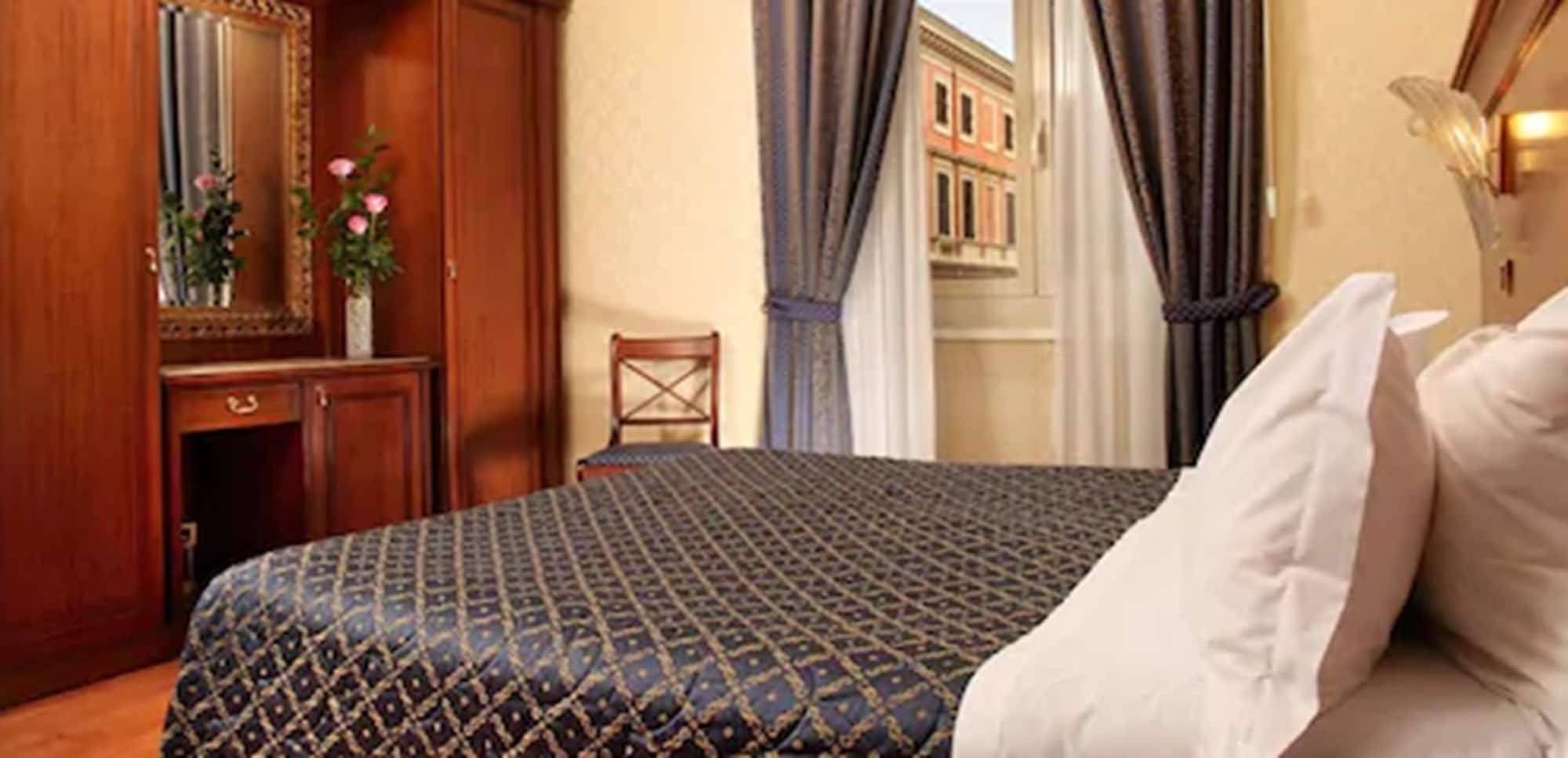 ROOM, TRIPLE