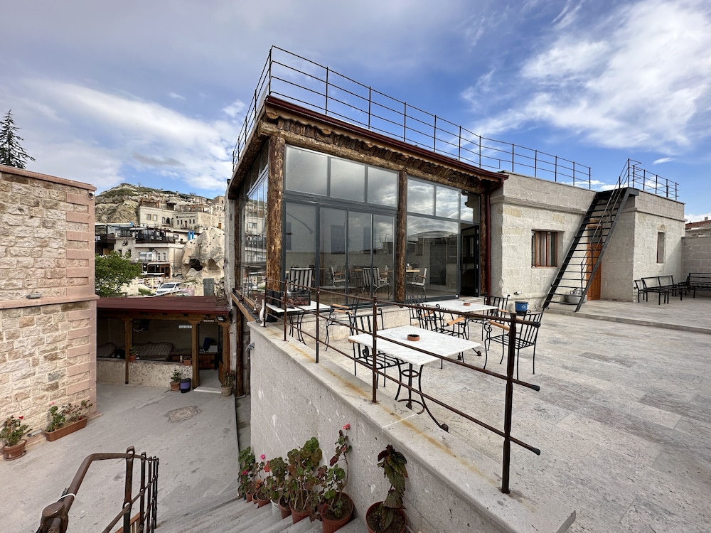 Atax Cave Hotel 7/50