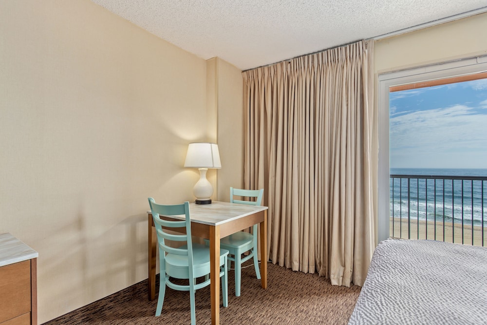 Americana Hotel Oceanfront 52/68