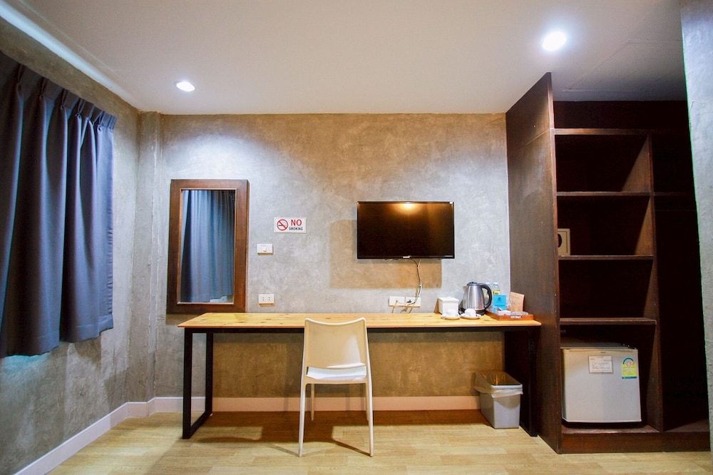 18 Coins Budget Hotel 58/67
