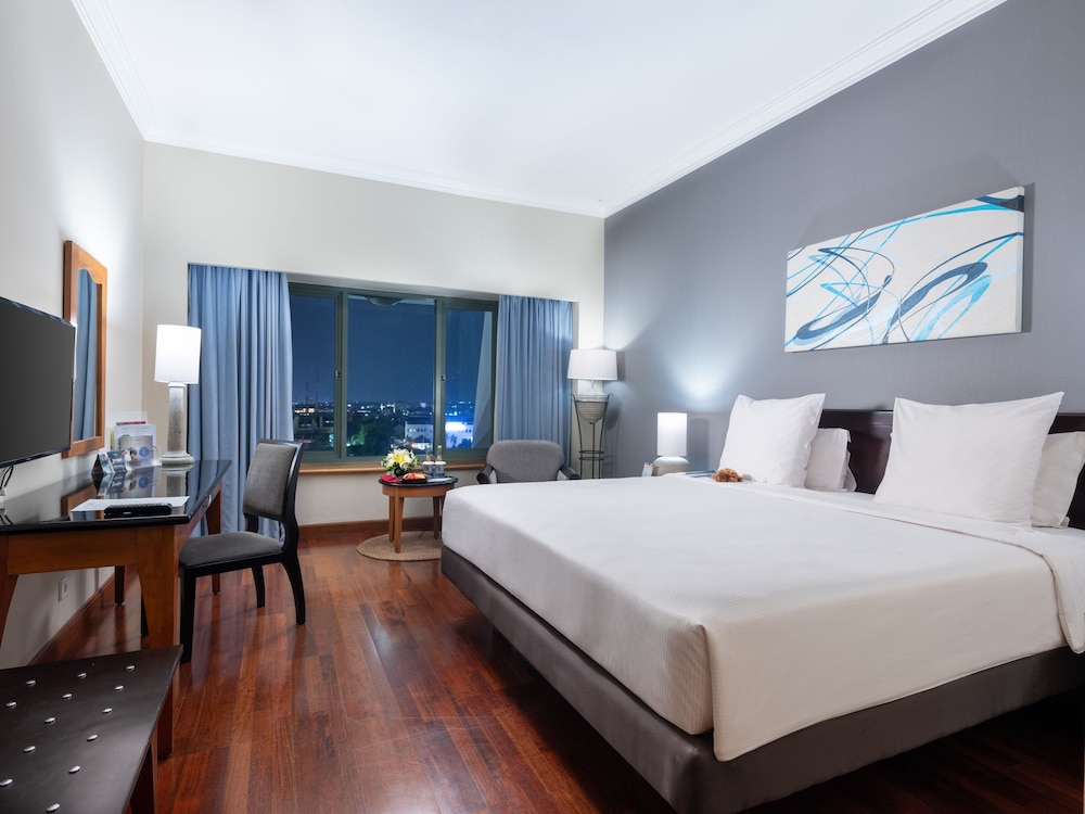 GRAND, DELUXE, DOUBLE OR TWIN BED
