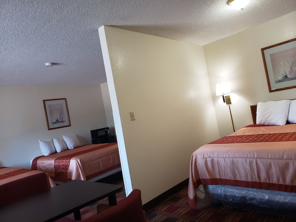 Americas Best Value Inn & Suites Harrisonville 8/33