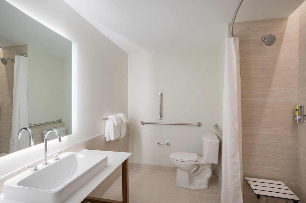 1 BEDROOM, SUITE, ACCESSIBLE