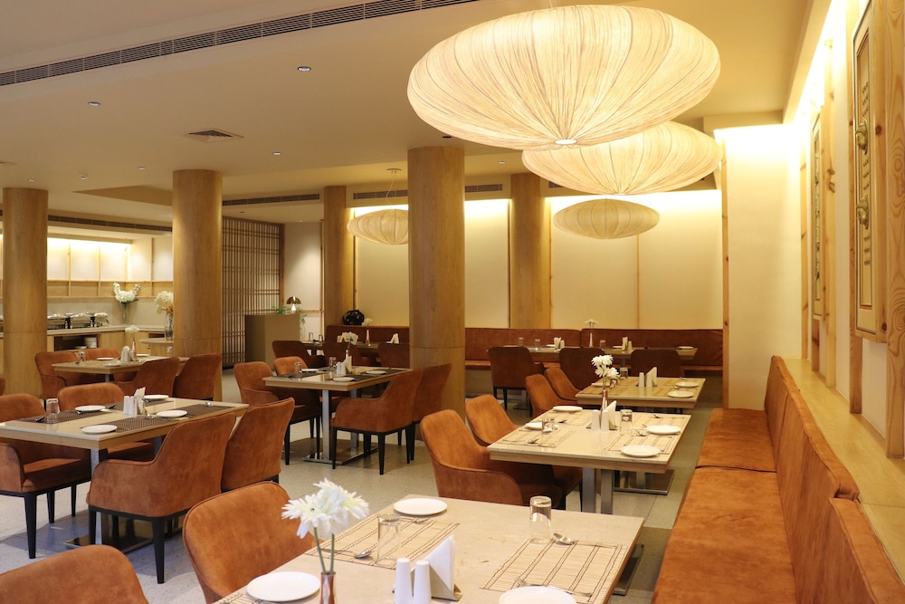 37th Crescent Hotel 36/50