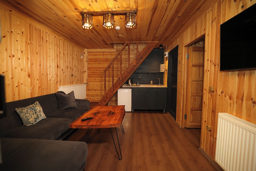Tuva Villa's 38/50