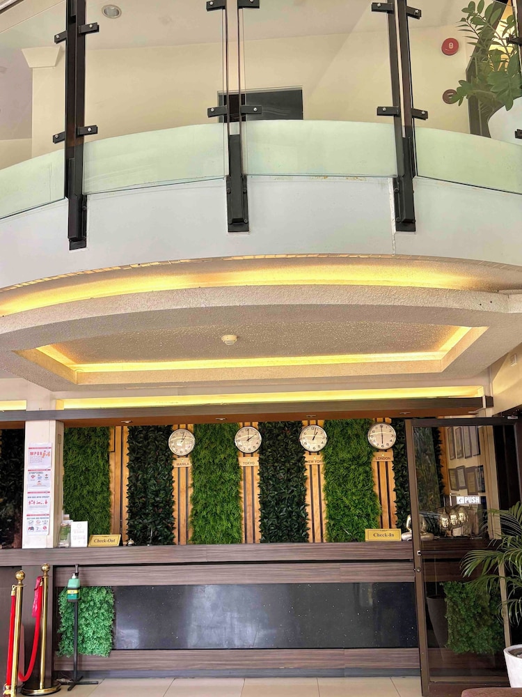 The Ritz Hotel At Garden Oases 6/33