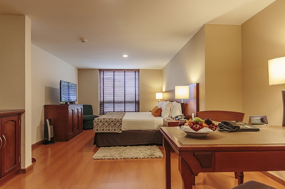 JUNIOR SUITE, KING BED