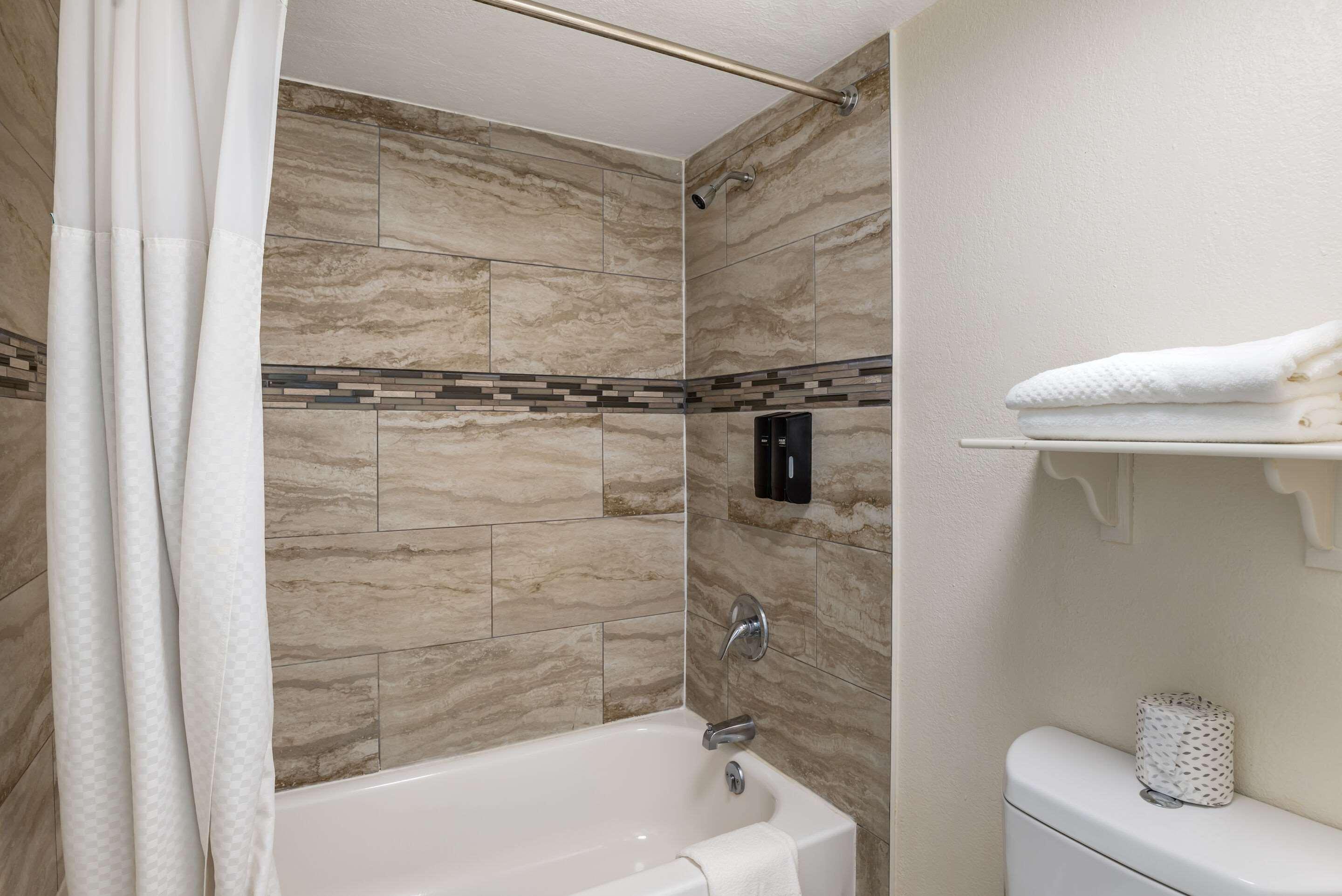 غرفة رباعية بسرير مزدوج، Econo Lodge Richmond-North Chesterfield 5/5