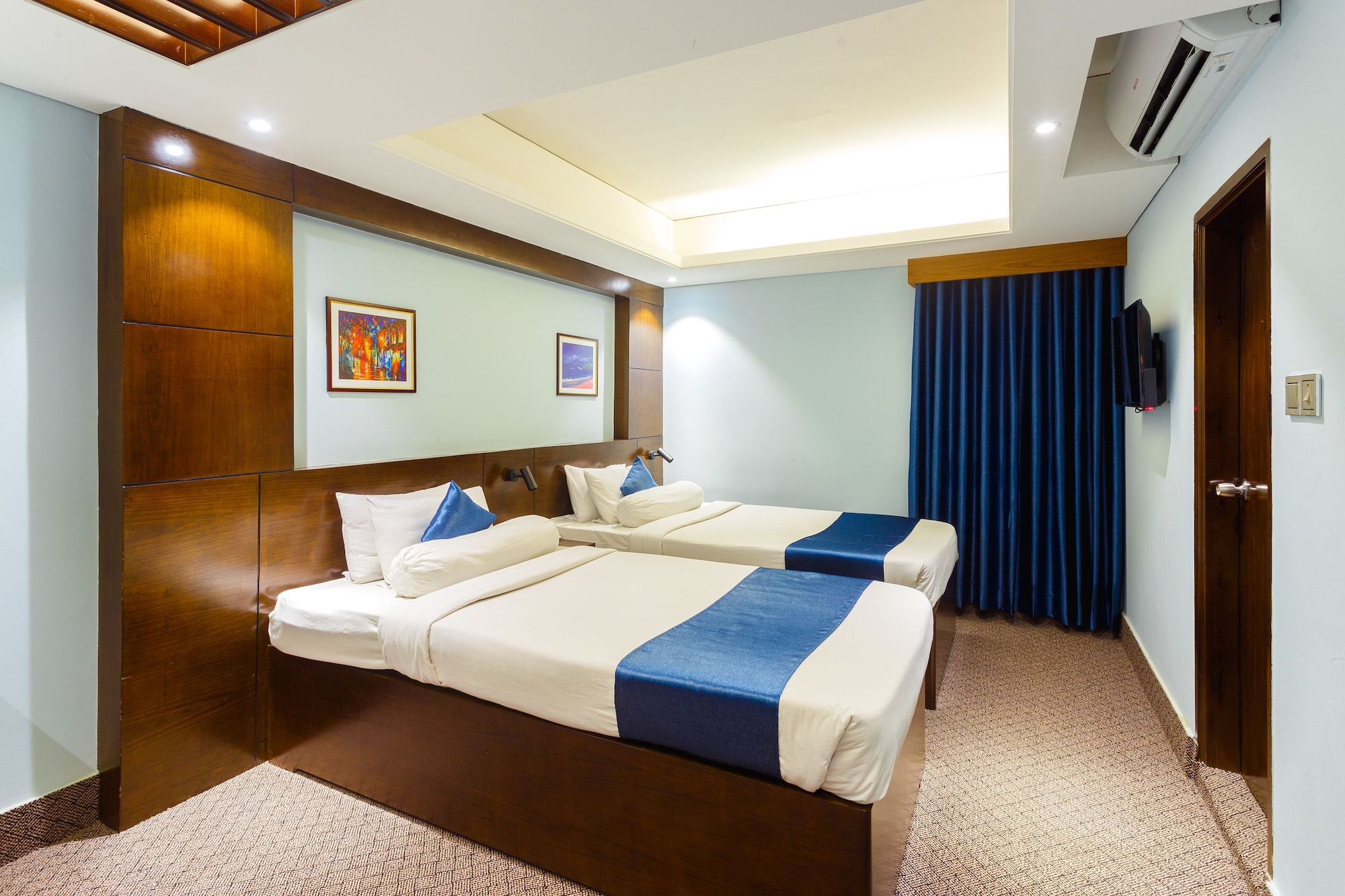 ROYAL, EXECUTIVE, TWIN BEDS