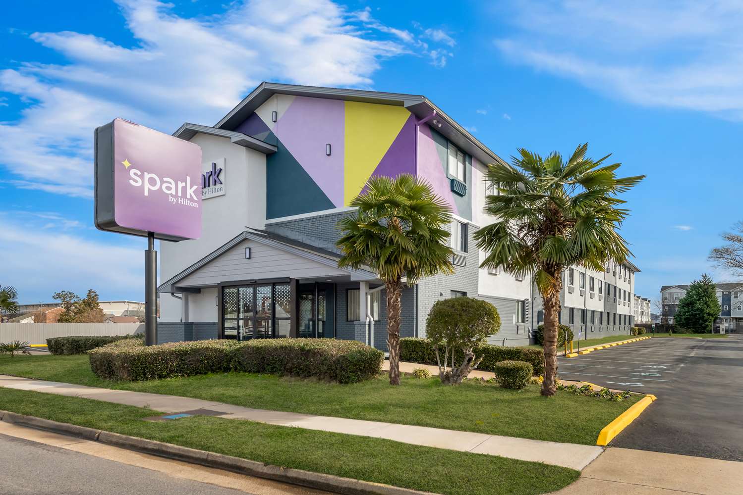 Spark by Hilton Norfolk 24/24